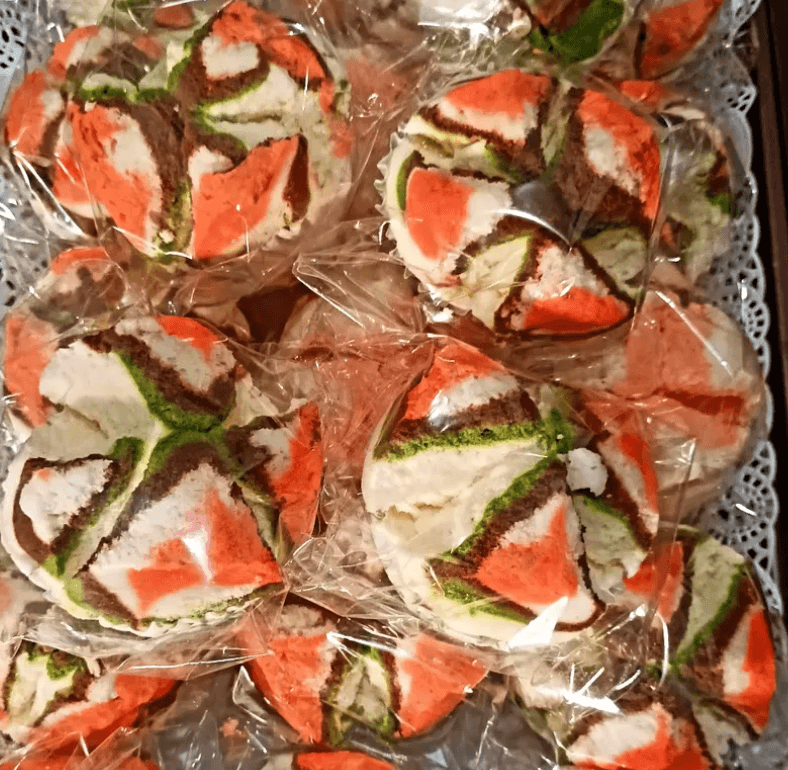 Bolu kukus mekar yang lembut dan mengembang