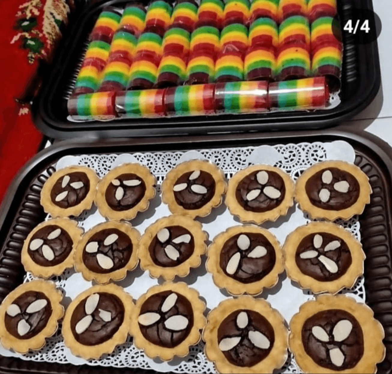 Paket hantaran berisi rainbow roll dan pie brownies bertabur almond